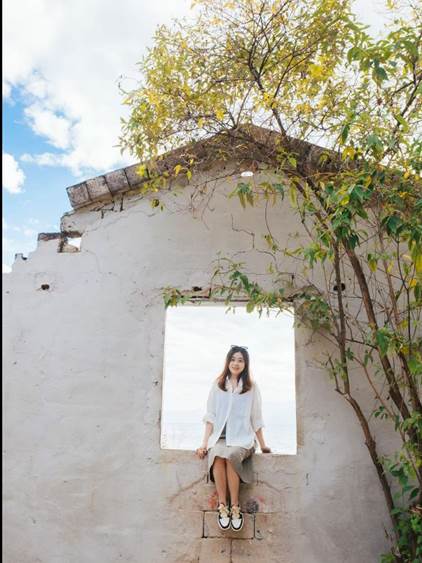 人走在路上 AI 生成的内容可能不正确。